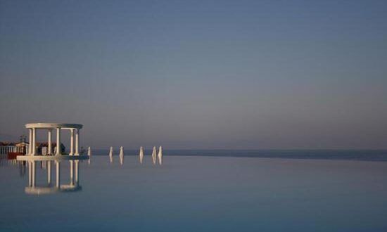 the most beautiful infinity pools 20