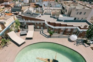 Ένα σαλέ με πισίνα στον ουρανό της Μαδρίτης