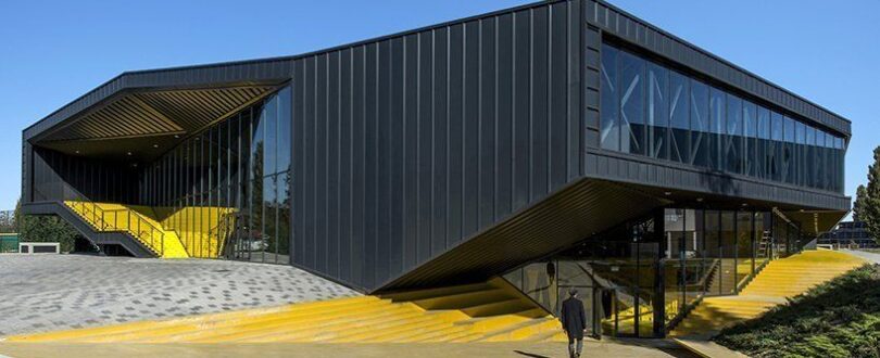 Wrapping the yellow swimming complex in black asymmetric volumes